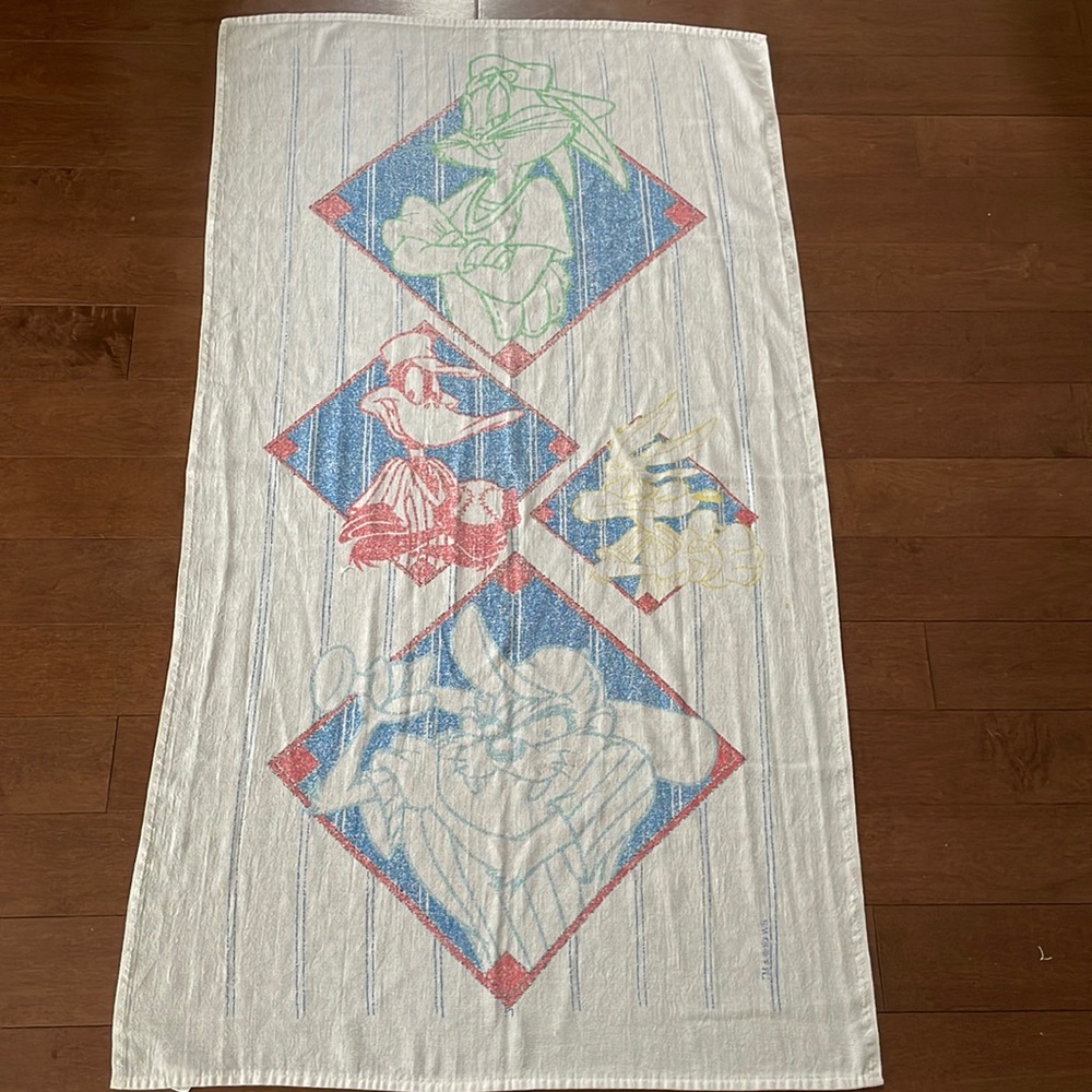 Vintage 90’s Looney Tunes Towel